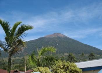Gunung Slamet Hanya Diperbolehkan  Didaki Hingga Radius 2 Km dari Kawah