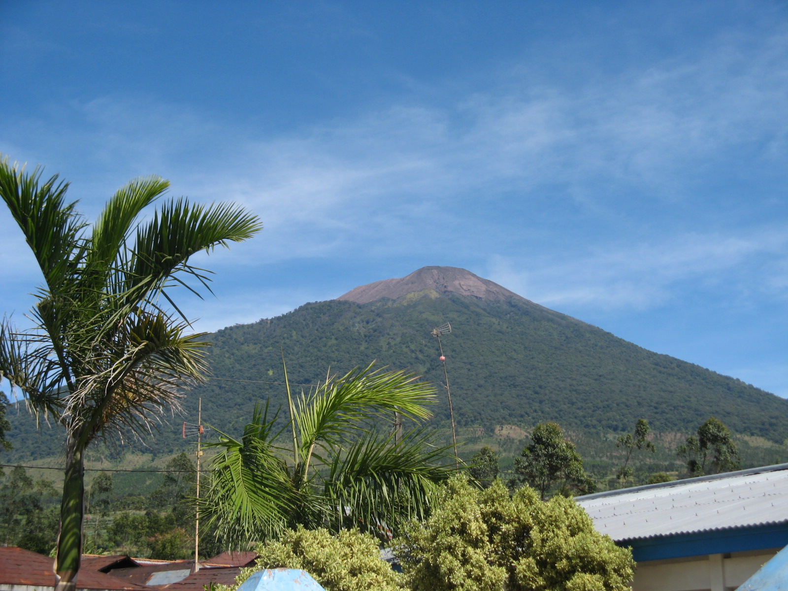 Gunung Slamet Hanya Diperbolehkan Didaki Hingga Radius 2 Km dari Kawah