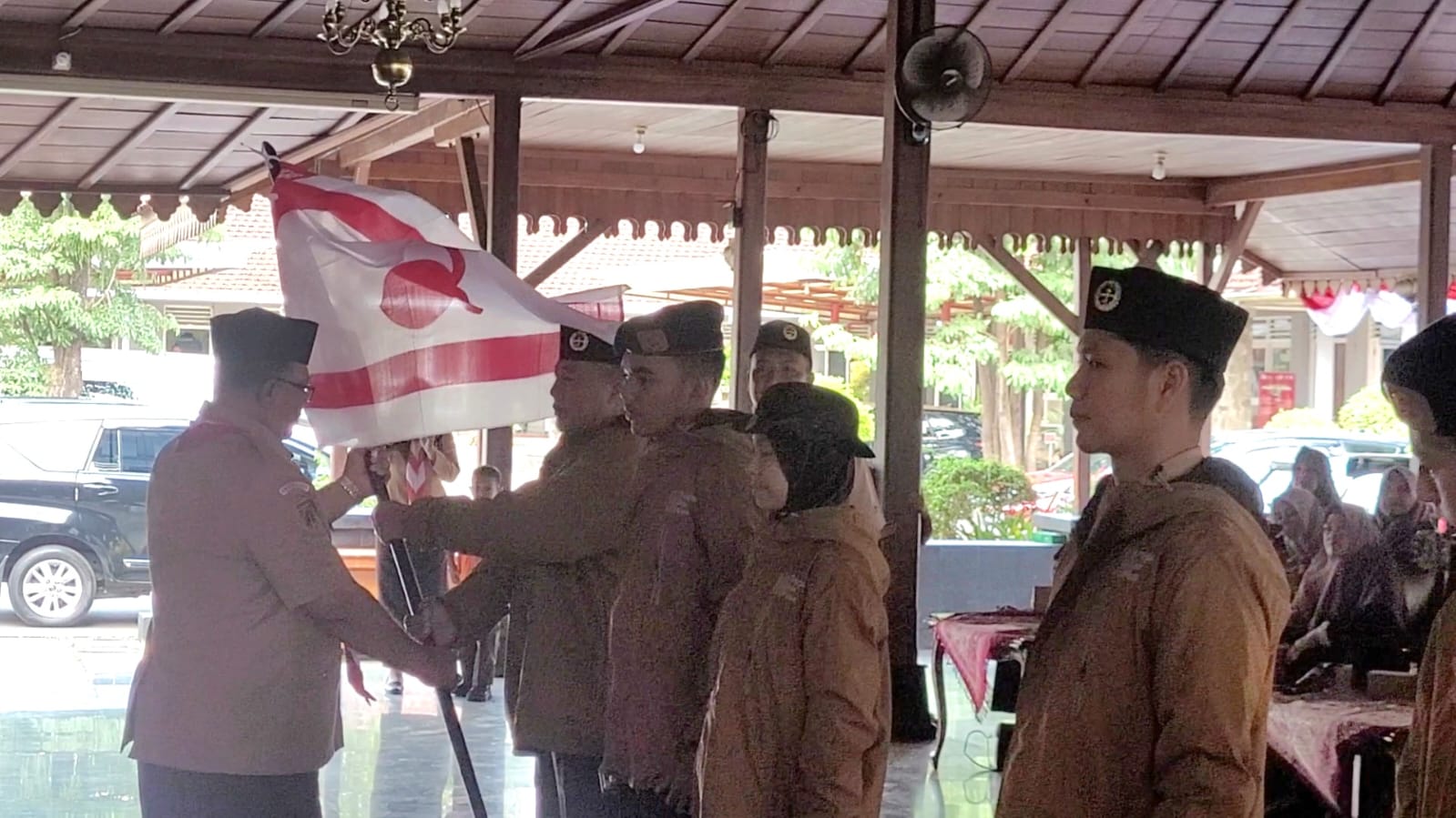 Sekda Banyumas Lepas Kontingen Jambore Daerah dan Eagle Scout Award