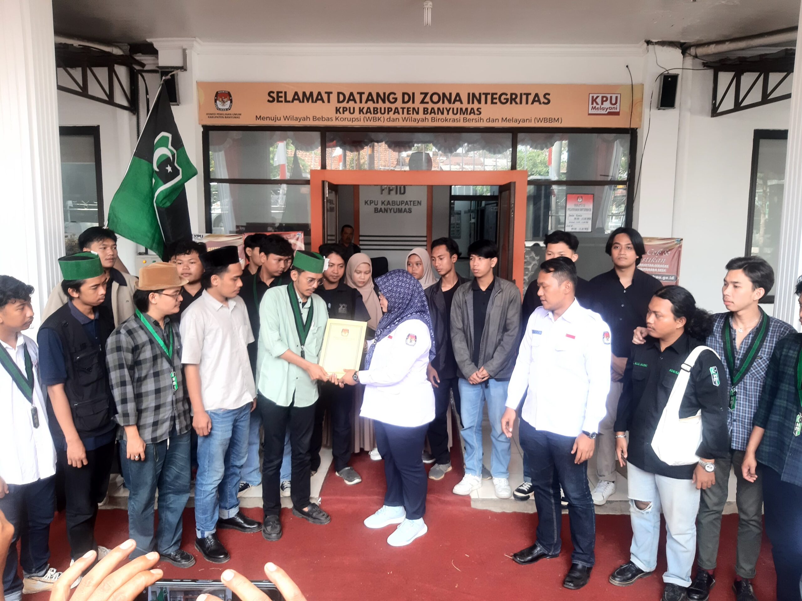 Kawal Putusan MK, HMI Purwokerto Datangi Kantor KPU Banyumas