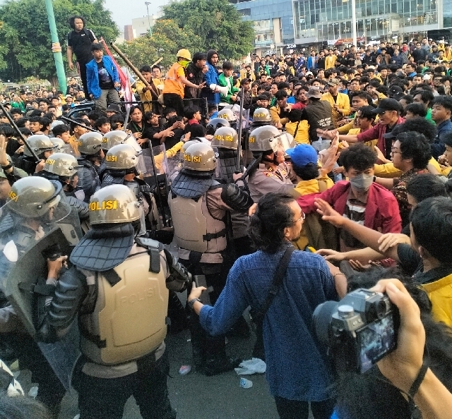 Demo di Purwokerto Berakhir Ricuh, Puluhan Mahasiswa Alami Luka