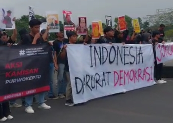 Aksi ‘Menelanjangi  Jokowi Gibran dan Kaesang ‘ Saat Demo Tolak Revisi UU Pilkada di Purwokerto