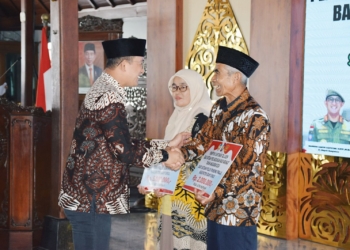 91 Purna Satlinmas Banyumas Terima Tali Asih