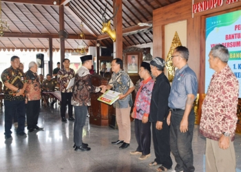 35 Kelompok Tani  Banyumas Menerima Bantuan