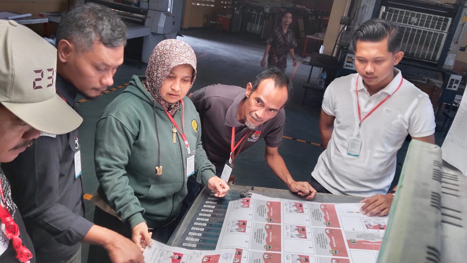 Awasi Pengadaan Logistik, Bawaslu Banyumas Temukan Ketidaksesuaian Warna pada Surat Suara