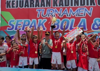 Tim Sepak Bola Korwilcam Purwokerto Timur Boyong Piala Kadindik Banyumas