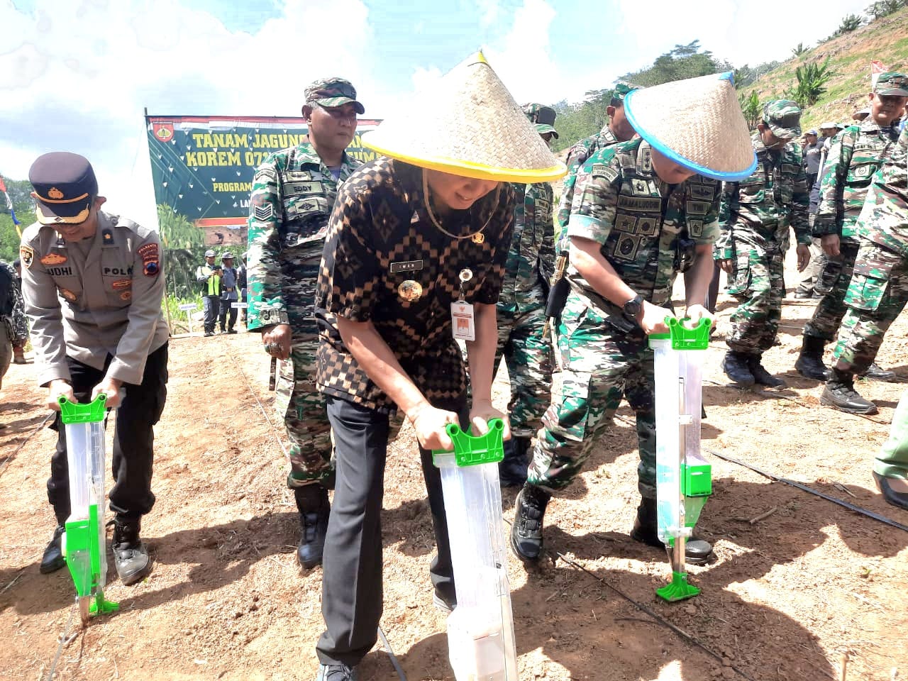 Forkompimda Banyumas Tanam Perdana Jagung di Samudera Kulon