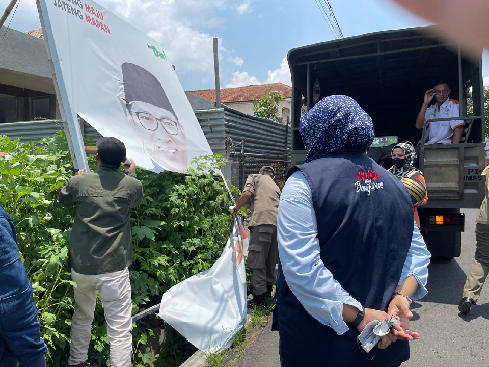 KPU, PPK dan PPS Dampingi Satpol PP Tertibkan APS di 27 Kecamatan