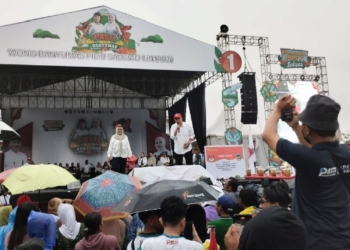 Diguyur Hujan, Ribuan Pendukung Sadewo-lintarti Tetap Antusias Ikuti Kampanye Akbar di GOR Satria