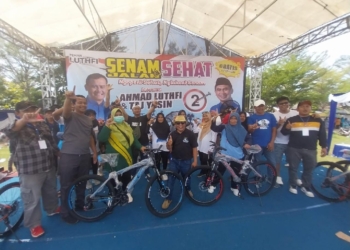 Ribuan Warga Sumpiuh Ramaikan Acara Ngopeni Sehat, Nglakoni Senam bersama Ahmad Lutfi-Taj Yasin di Lapangan Kusuma