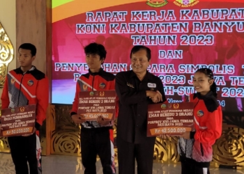 Raih Prestasi di ajang Porprov dan PON, Atlet Banyumas Terima Tali Asih