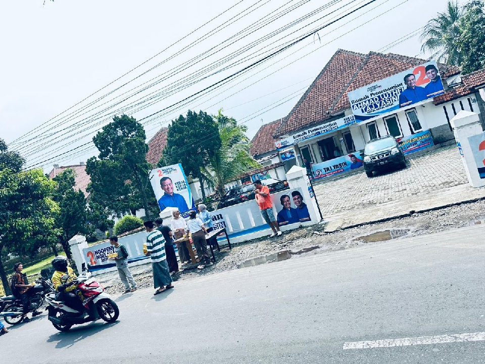 Rutinan Jum’at Berkah, Rumah Pemenangan Ahmad luthfi-Taj Yasin Banyumas Bagikan 800 Paket Makanan Bergizi di Jalan Ahmad Yani