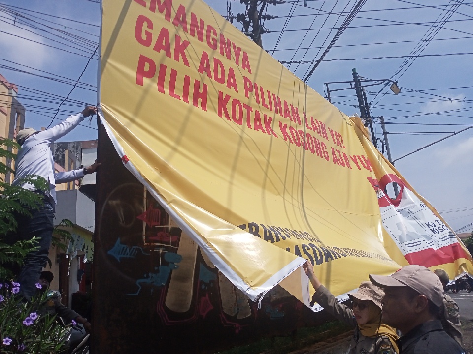 Memasuki Hari Tenang, KPU Banyumas Bersihkan Seluruh APK