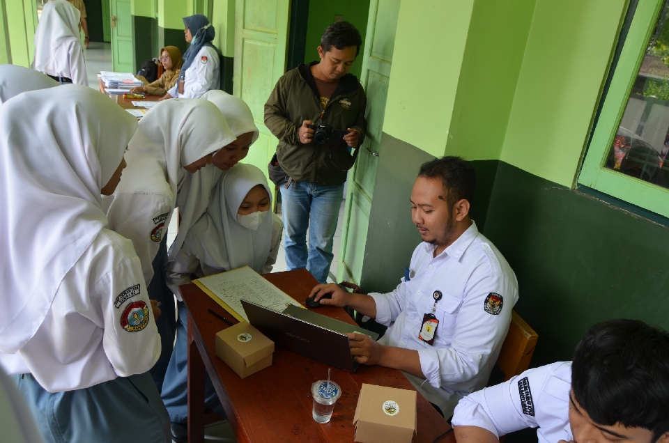 KPU Banyumas Ajak Pemilih Pemula untuk Rekam KTP Elektronik