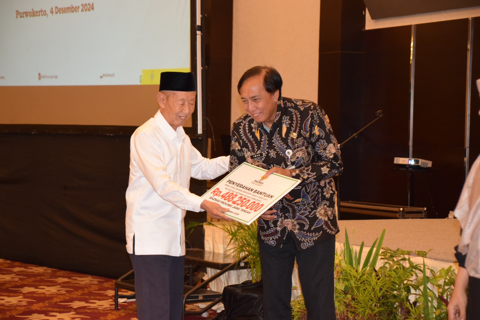 95 Penerima Zakat Banyumas Terima Bantuan Produktif Baznas Jawa Tengah