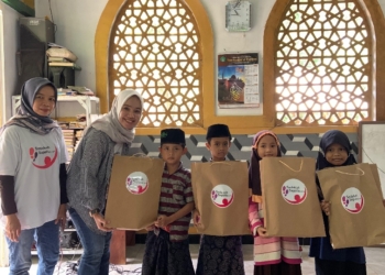 Gerakan Sedekah Sepatu Salurkan Sepatu Sekolah untuk Santri di Ponpes Bustanul Qur’an