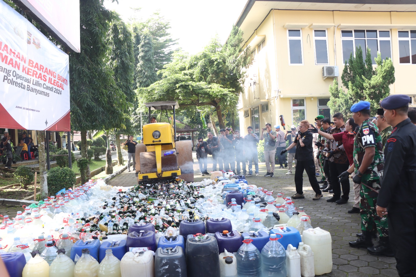 Polresta Banyumas Musnahkan 3.504 Botol Miras, 1.754,5 Liter Ciu Dan 2.115 Liter Tuak