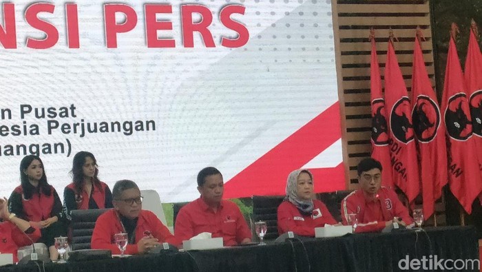 PDIP Ungkap Effendi Simbolon Dipecat karena Komunikasi dan Bertemu Jokowi