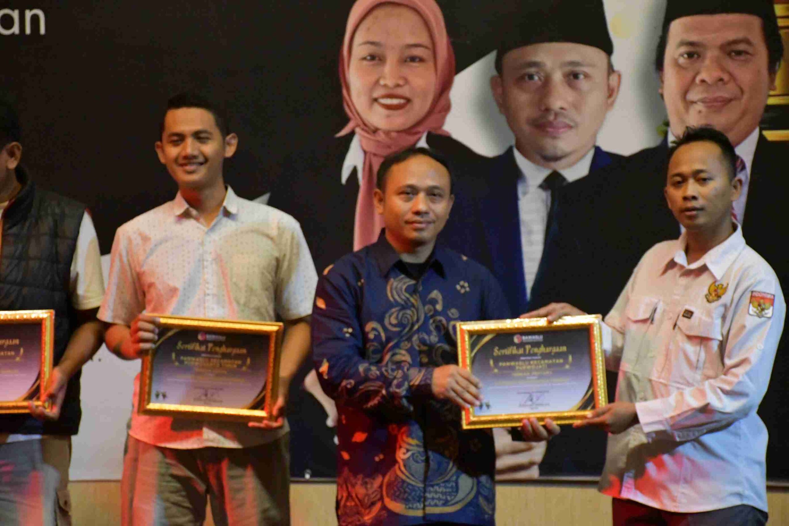 Bawaslu Banyumas Berikan Apresiasi untuk Panwaslucam Terbaik
