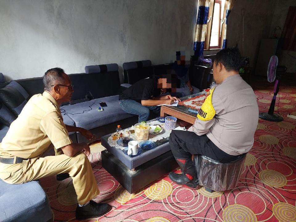 Ngopi Bareng Warga, Kapolsek Purwojati Temukan Pemuda Berfoto Memegang Sajam yang Viral