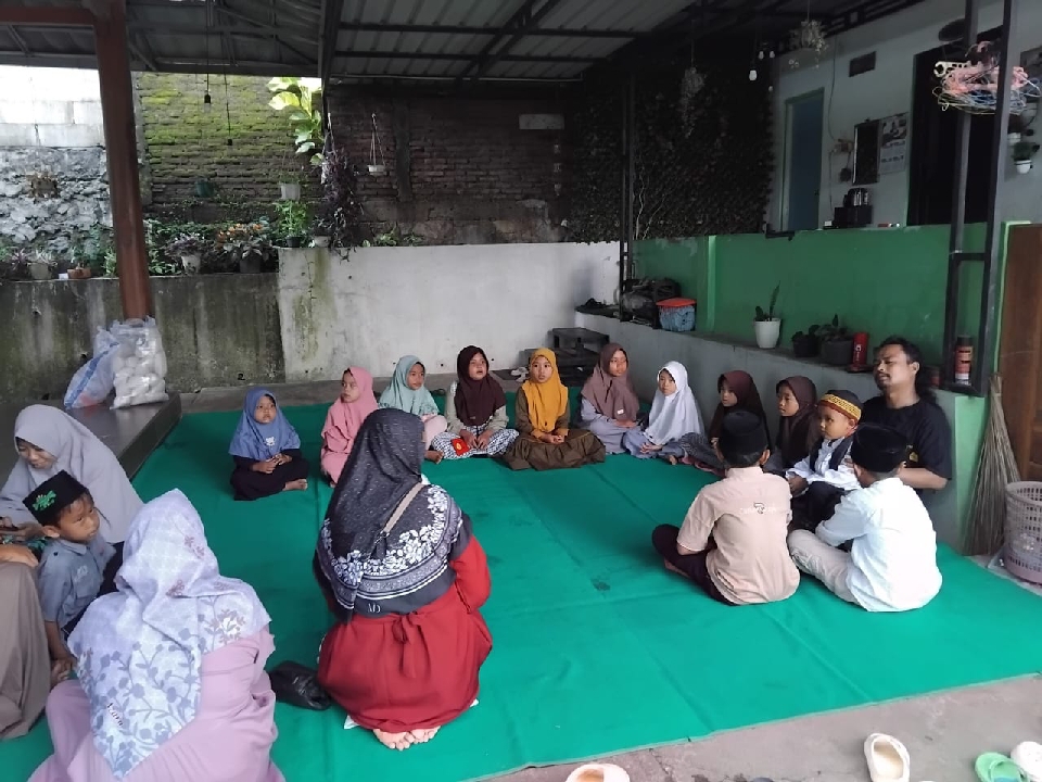 Aipda Ade Gunawan, Sosok Polisi Inspiratif 16 Tahun Santuni Anak-anak Kurang Mampu dan Yatim Piatu