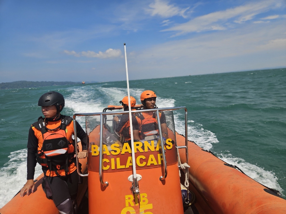 Kapal Nelayan Terbalik di Perairan Cilacap, Seluruh ABK Selamat