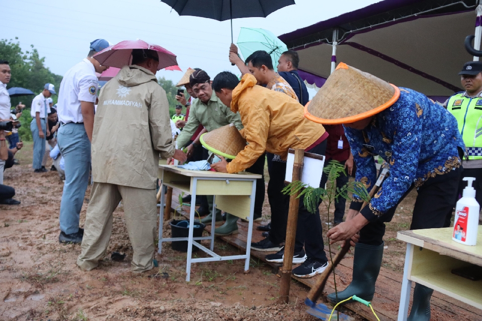 Dukung Swasembada Energi dan Pangan, Wamendes Ariza Patria Luncurkan Ekosistem Industri Biomassa di Lumbir