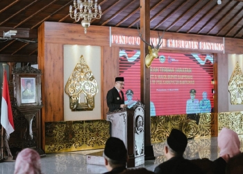 Sambil Terharu, Bupati Sadewo Apresiasi dan Puji Kepemimpinan Iwanuddin Iskandar