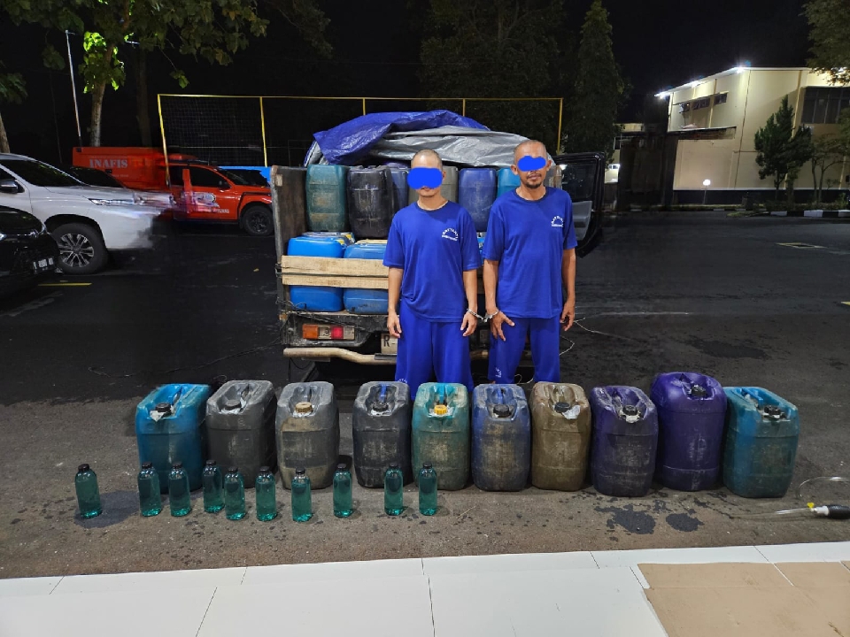 Timbun 2.640 Liter BBM Subsidi Jenis Pertalite, Dua Pria Asal Cilacap Diringkus Polresta Banyumas