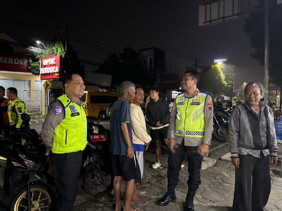 Polresta Banyumas Gelar Sahur On The Road dan Patroli Sasar Lokasi Balap Liar
