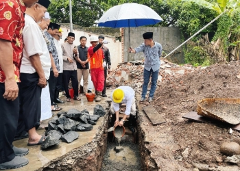Bupati Banyumas Sadewo Lakukan Peletakan Batu Pertama Gedung Majelis Tahfidzul Quran Baitussalam