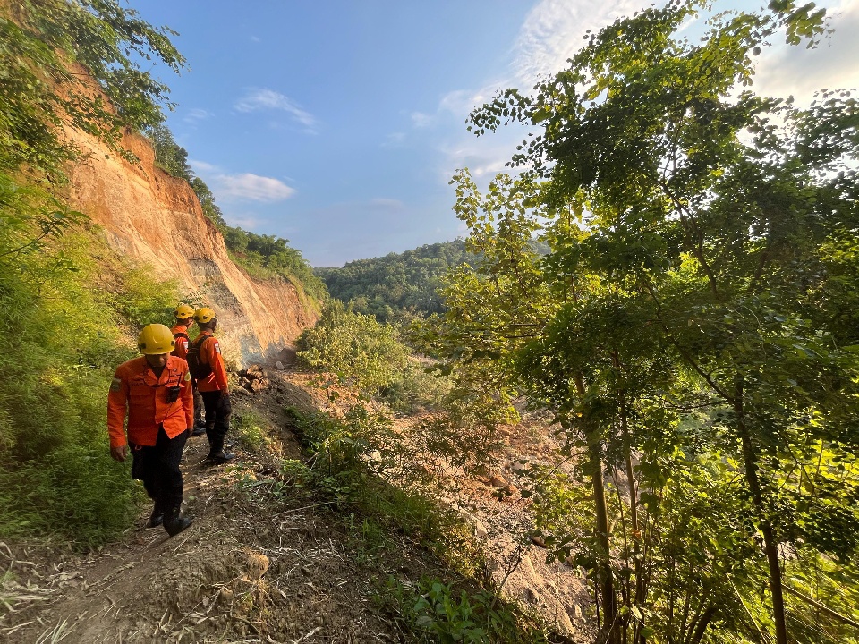 Satu Warga Diduga Tertimbun Longsor di Desa Galuh Timur Brebes