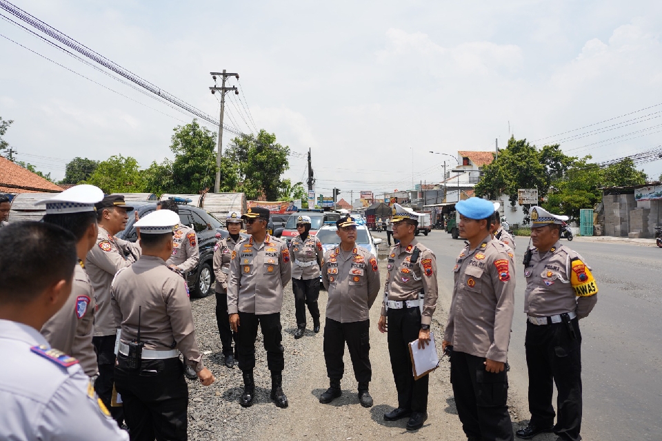 Kapolresta Banyumas Cek Jalur Operasi Ketupat Candi 2025, Pastikan Pelayanan Terbaik untuk Pemudik