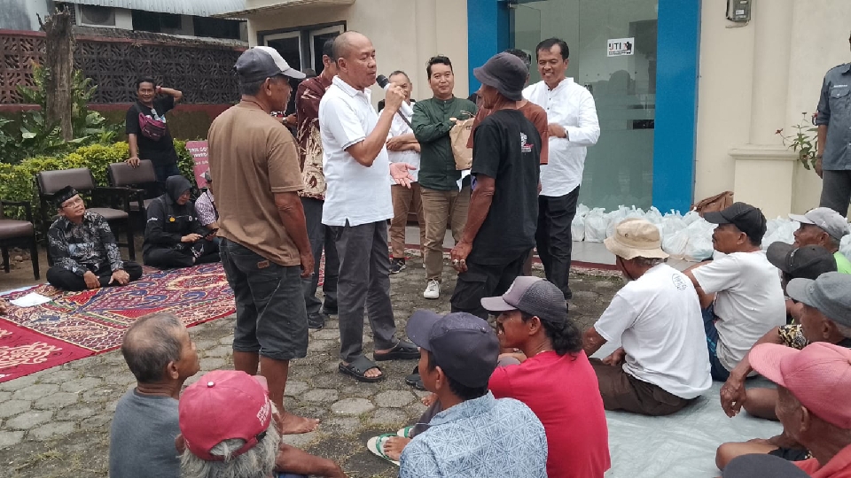 IJTI Banyumas Santuni Puluhan Tukang Becak di Purwokerto