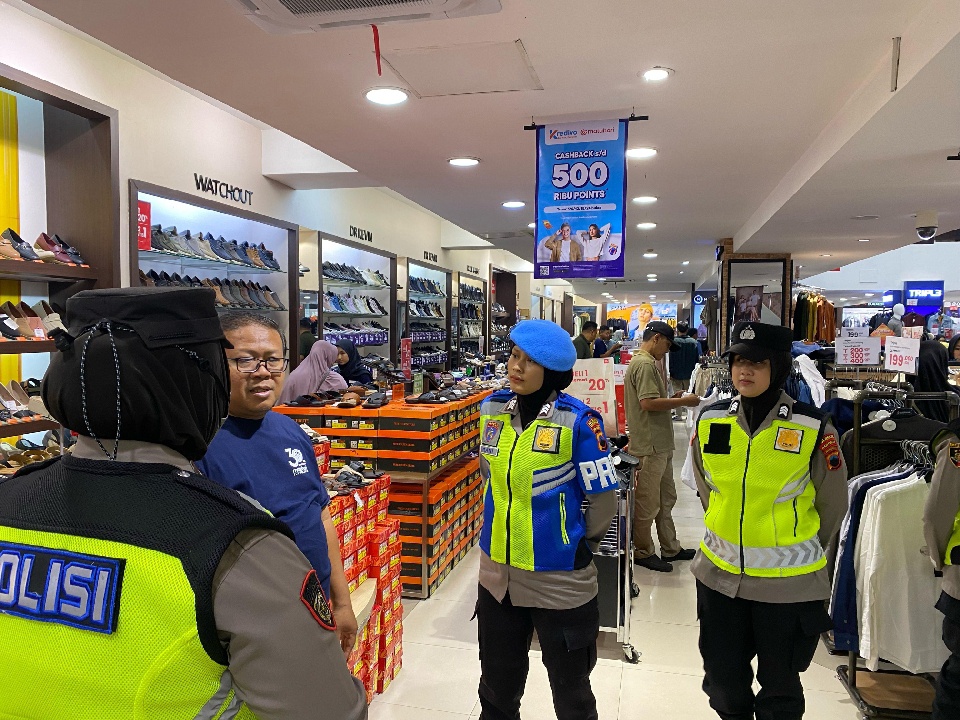 Polwan Polresta Banyumas Gelar Patroli, Cegah Gangguan Kamtibmas dalam Operasi Ketupat Candi 2025