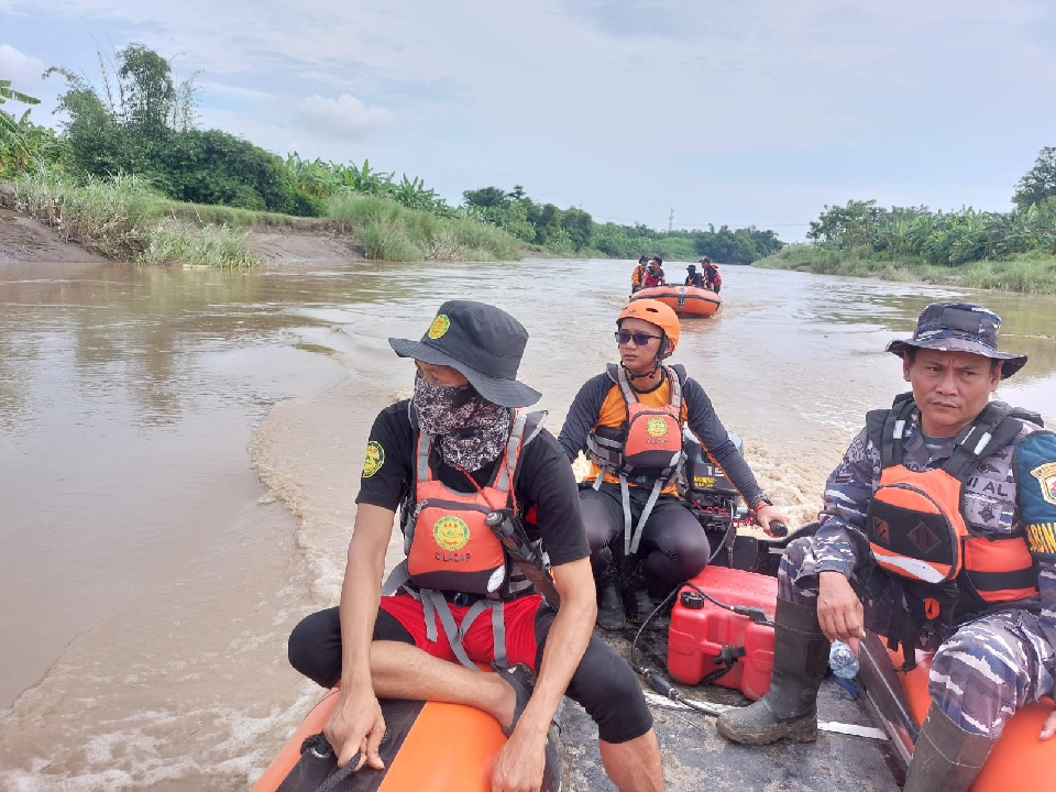 Tim SAR Gabungan Cari Pemuda Cirebon yang Tenggelam di Sungai Pemali