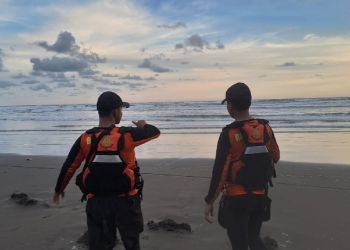 Tiga Orang Terseret Ombak di Pantai Karangpakis, Satu Anak Masih Dalam Pencarian