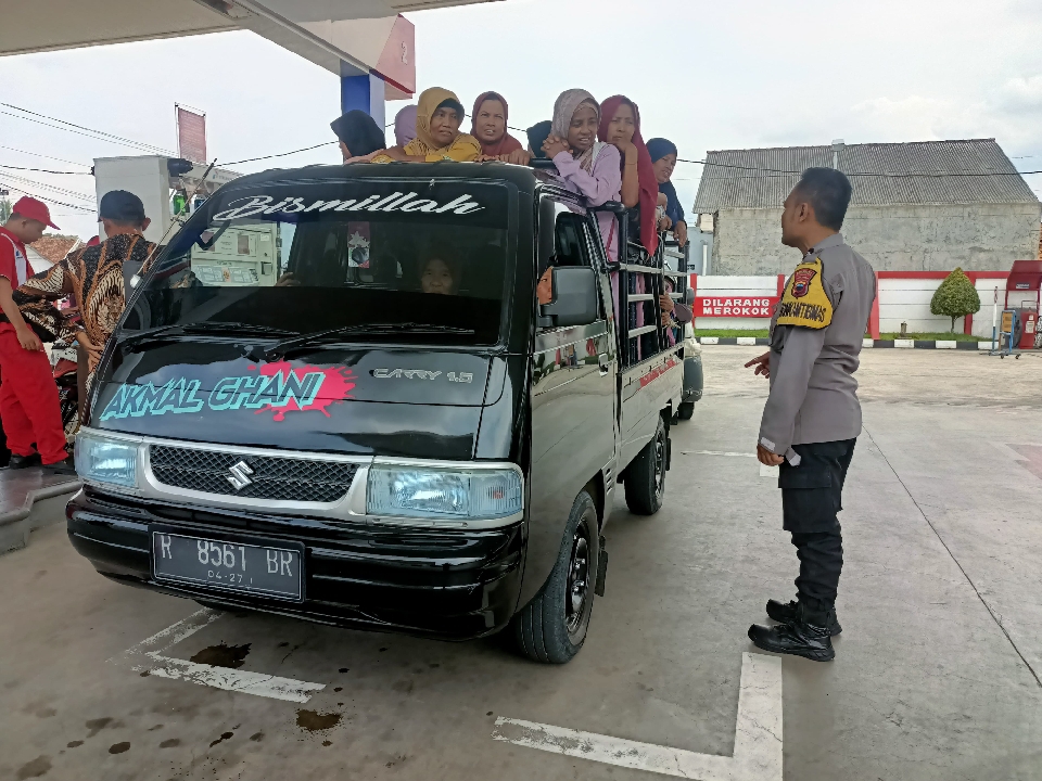 Bhabinkamtibmas Polsek Wangon Sampaikan Imbauan Keselamatan Berlalu Lintas