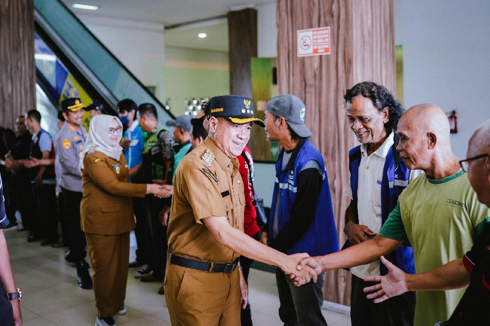 Tak Gunakan Mobil Dinas Baru, Bupati Banyumas Alihkan Anggaran untuk Sepeda Motor Pemdes dan Penyuluh