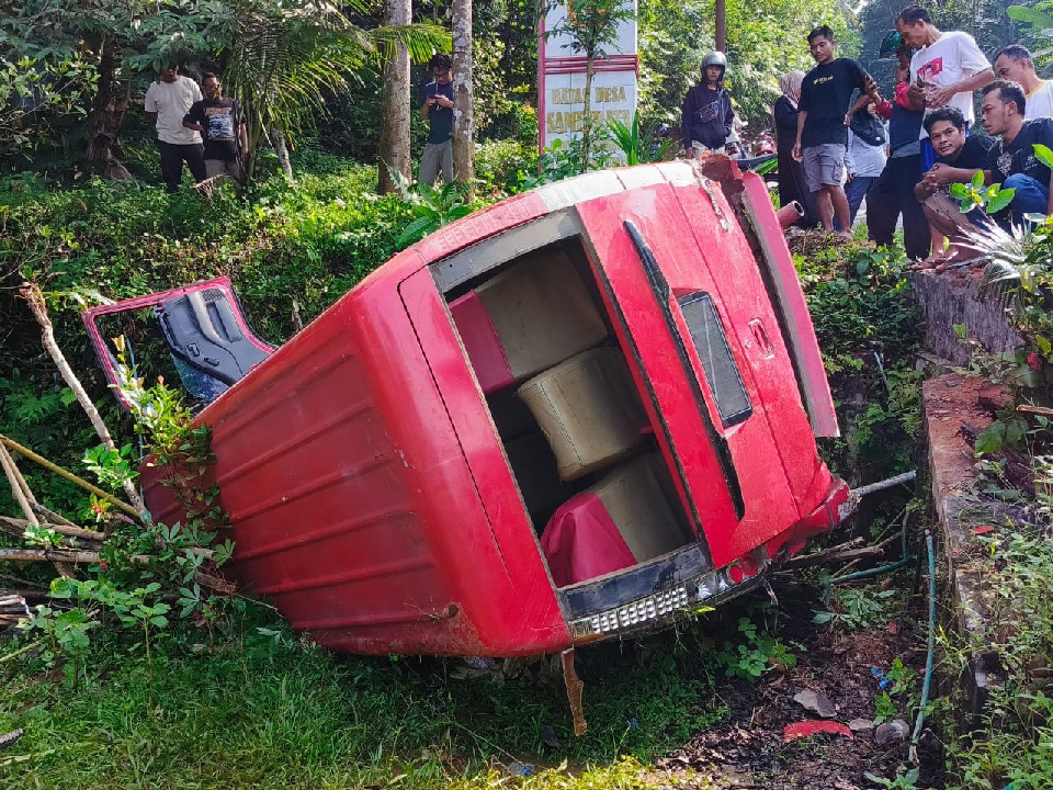 Hadiri Kondangan, Rombongan dari Tegal Alami Kecelakaan di Tanjakan Sambirata