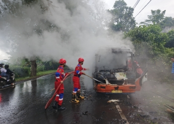 Satu Mikrobus Hangus Terbakar di Depan SPBU Kedung Randu