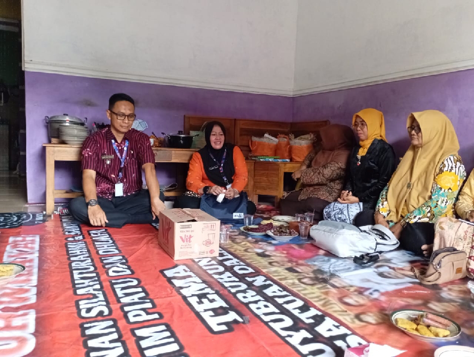 Ojek Kampung Banyumas Terima Bantuan Permodalan KUBE di Kebasen