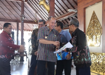 Bupati Sadewo Serahkan 140 Sepeda Motor Operasional untuk Kades dan Lurah serta OPD