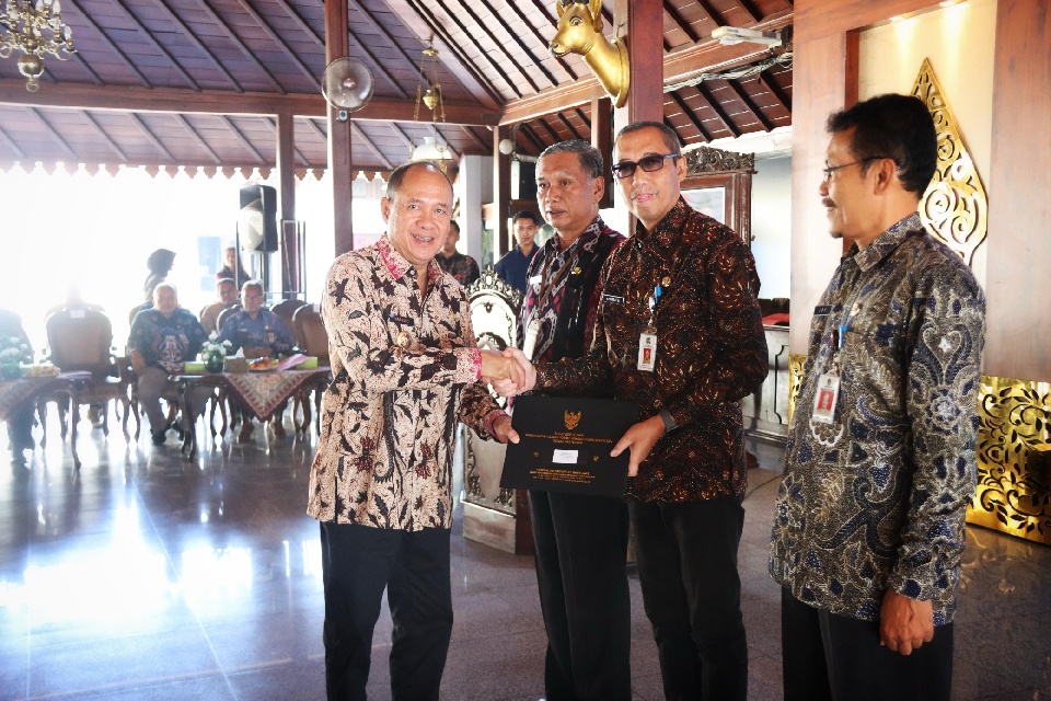 216 ASN Banyumas Terima SK Pensiun, Bupati: “Pengabdian Anda Telah Wujudkan Birokrasi Profesional”