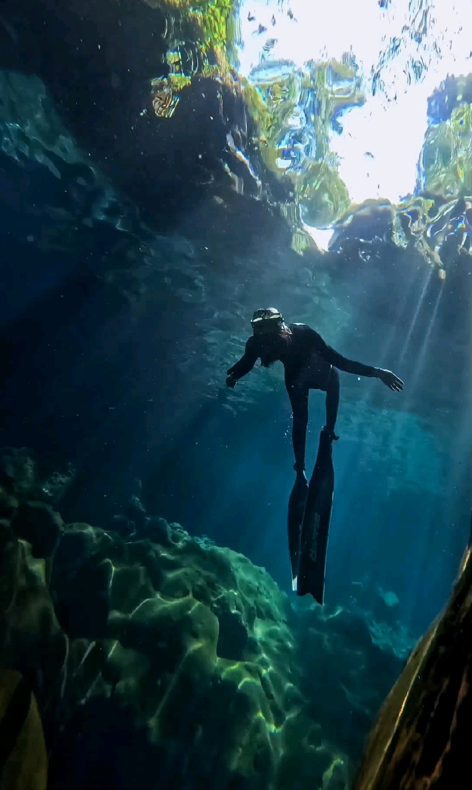 Telaga Sunyi: Free Diving Serasa di Planet Lain