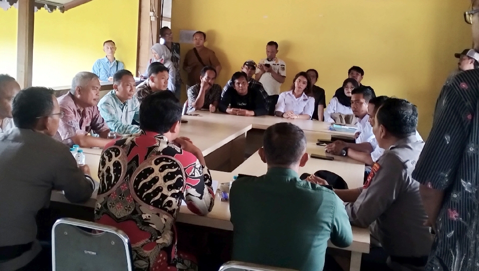 Warga Karangrau Datangi Kantor Kecamatan Sokaraja, Tagih Janji Pengembang Sapphire Mansion