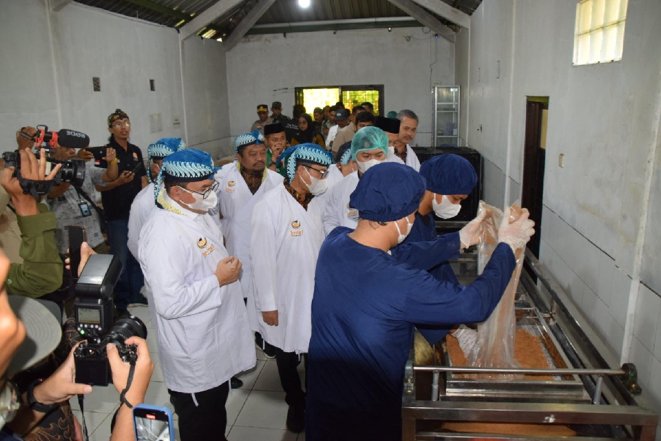 Bupati Sadewo Dampingi Dua Menteri Lepas Ekspor Gula Kelapa BUMDes Banyumas ke Hungaria