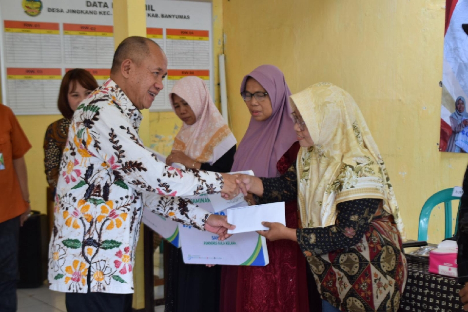 Bupati Sadewo Serahkan Santunan dan BPJS Ketenagakerjaan untuk 187 Anggota Koperasi Kopipo