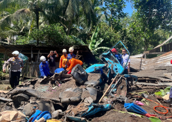 11 Orang Tewas Tertimpa Truk Saat Menyalip Angkot di Purworejo