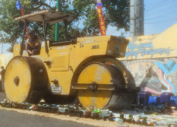 Ribuan Botol Miras Dimusnahkan Satpol PP Banyumas